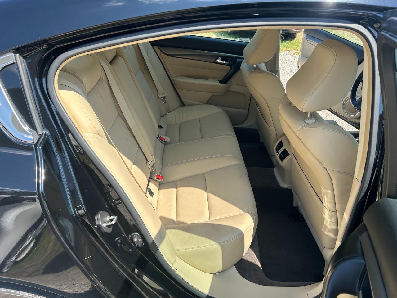 Acura TL 4dr Sdn Auto 2WD 2012