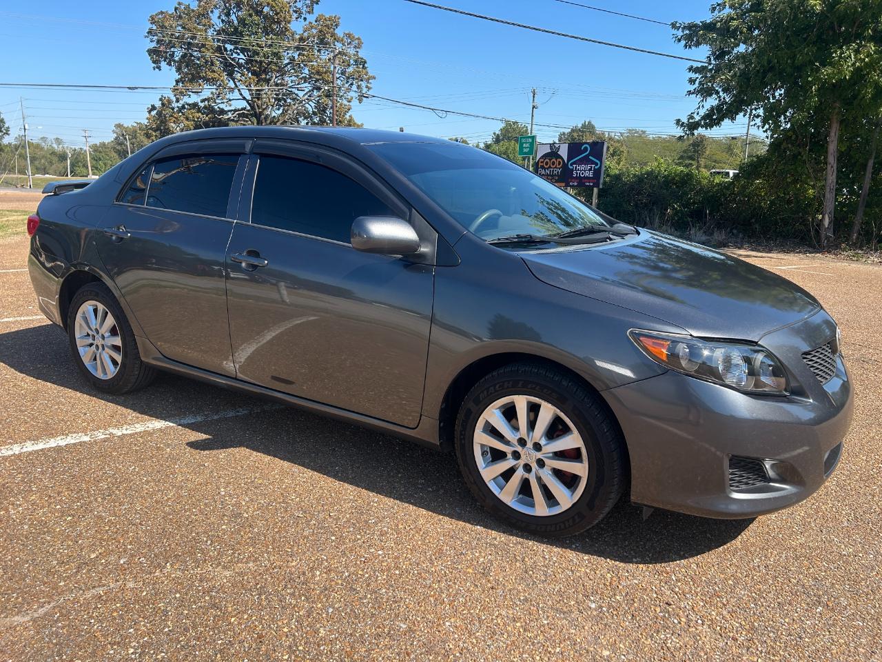 Toyota Corolla 4dr Sdn Auto LE (Natl) 2010