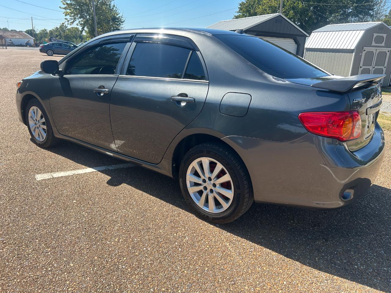 Toyota Corolla 4dr Sdn Auto LE (Natl) 2010