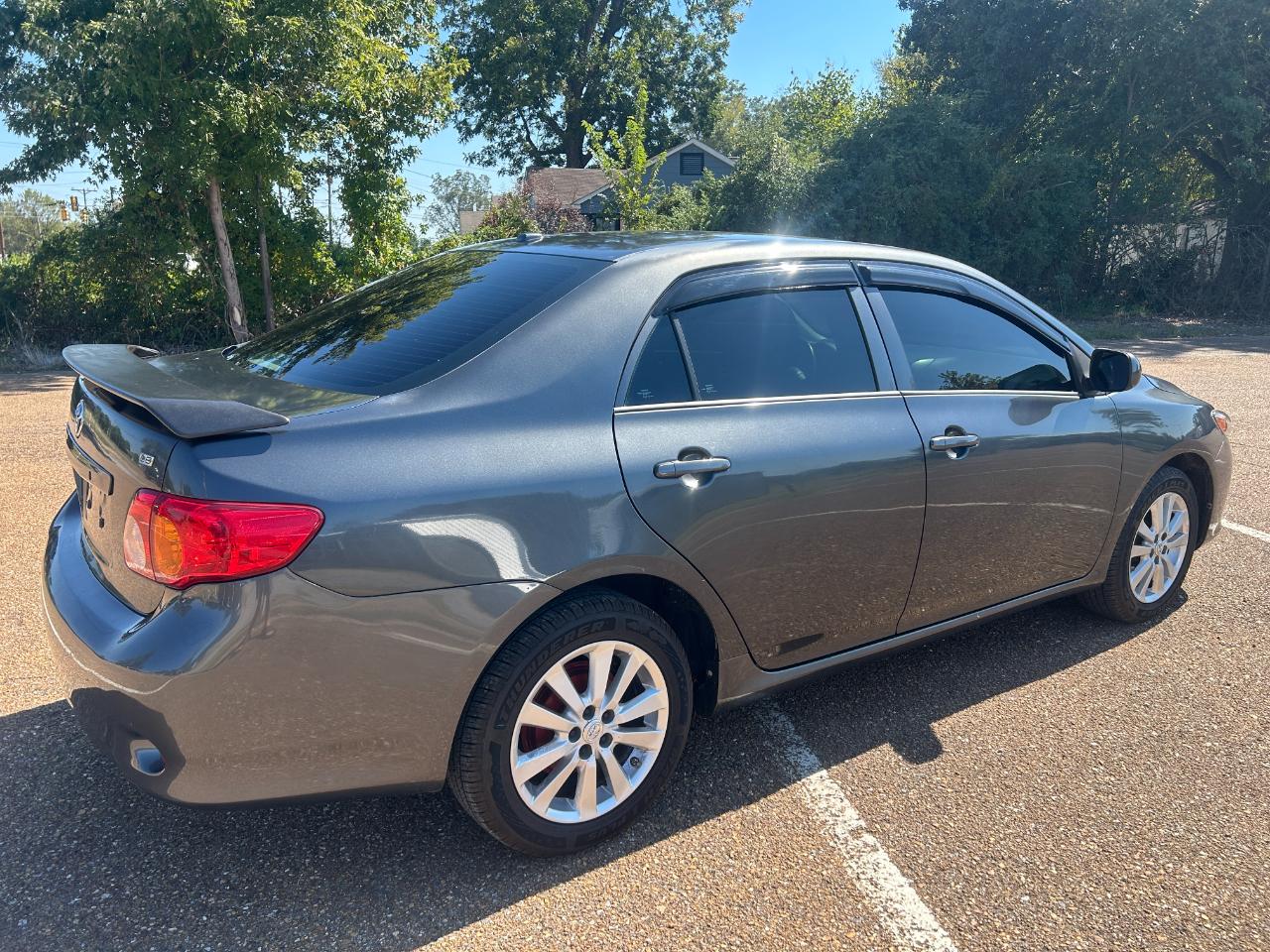 Toyota Corolla 4dr Sdn Auto LE (Natl) 2010