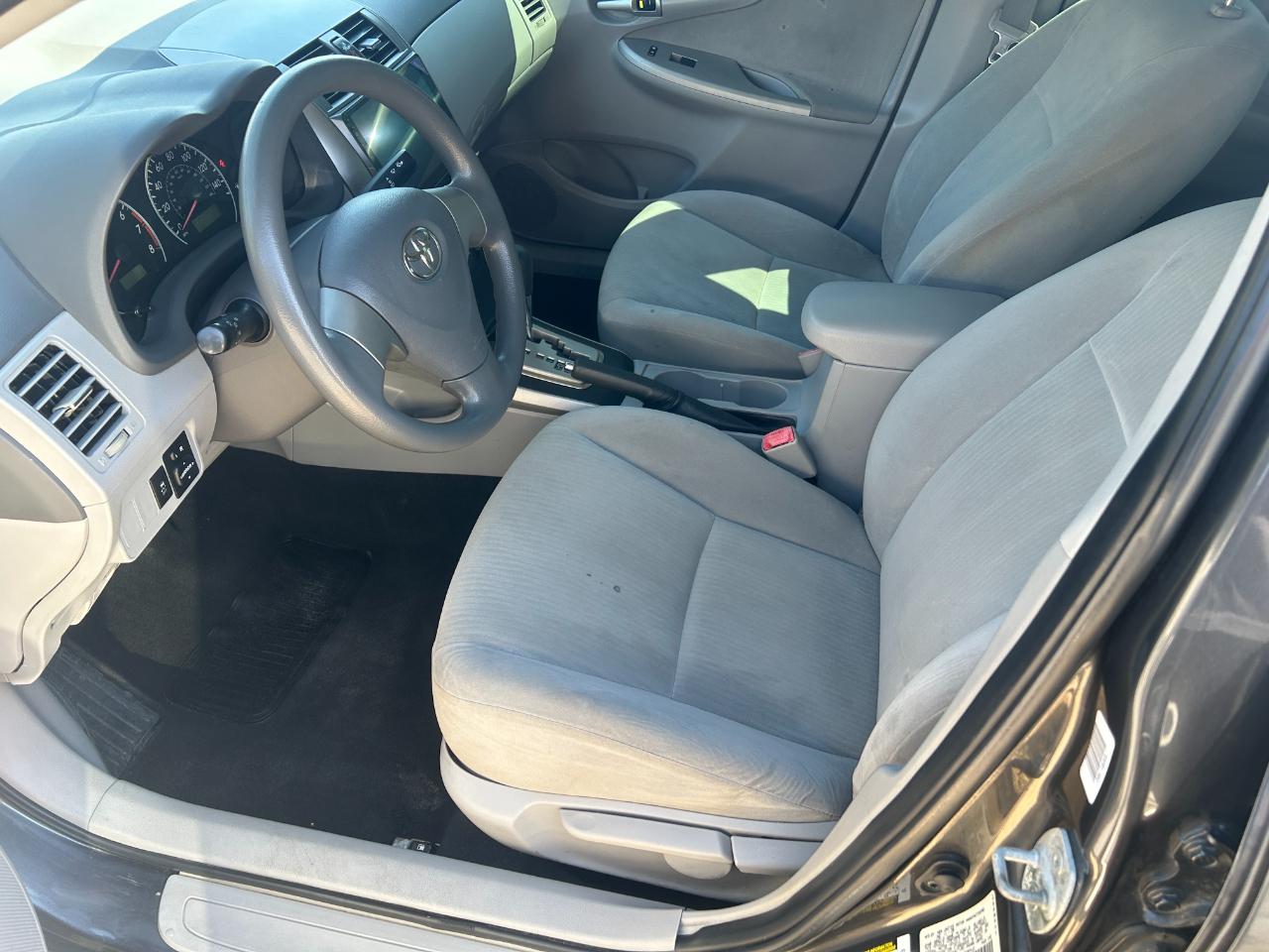 Toyota Corolla 4dr Sdn Auto LE (Natl) 2010