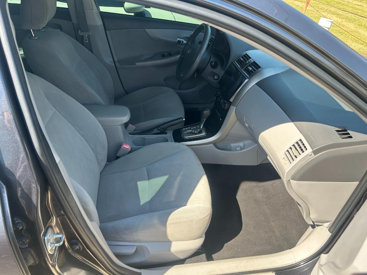 Toyota Corolla 4dr Sdn Auto LE (Natl) 2010