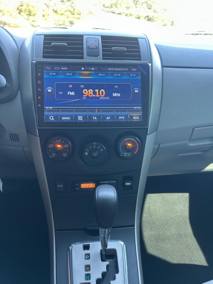 Toyota Corolla 4dr Sdn Auto LE (Natl) 2010