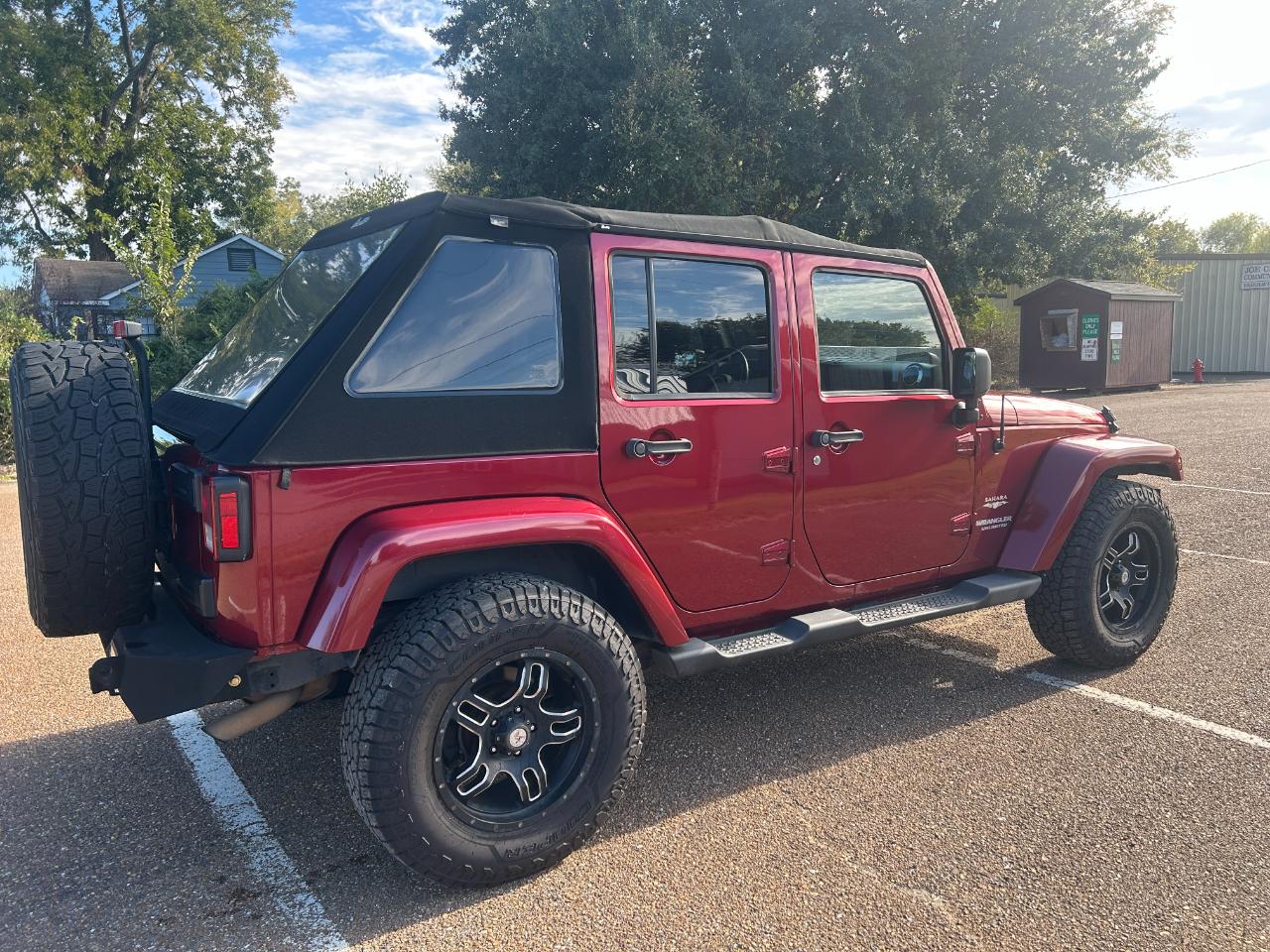 Jeep Wrangler Unlimited 4WD 4dr Sahara 2012