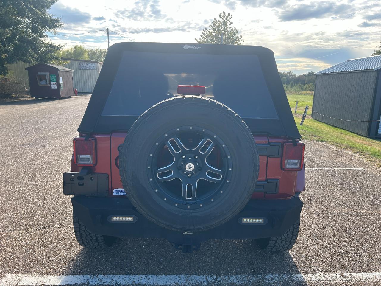 Jeep Wrangler Unlimited 4WD 4dr Sahara 2012