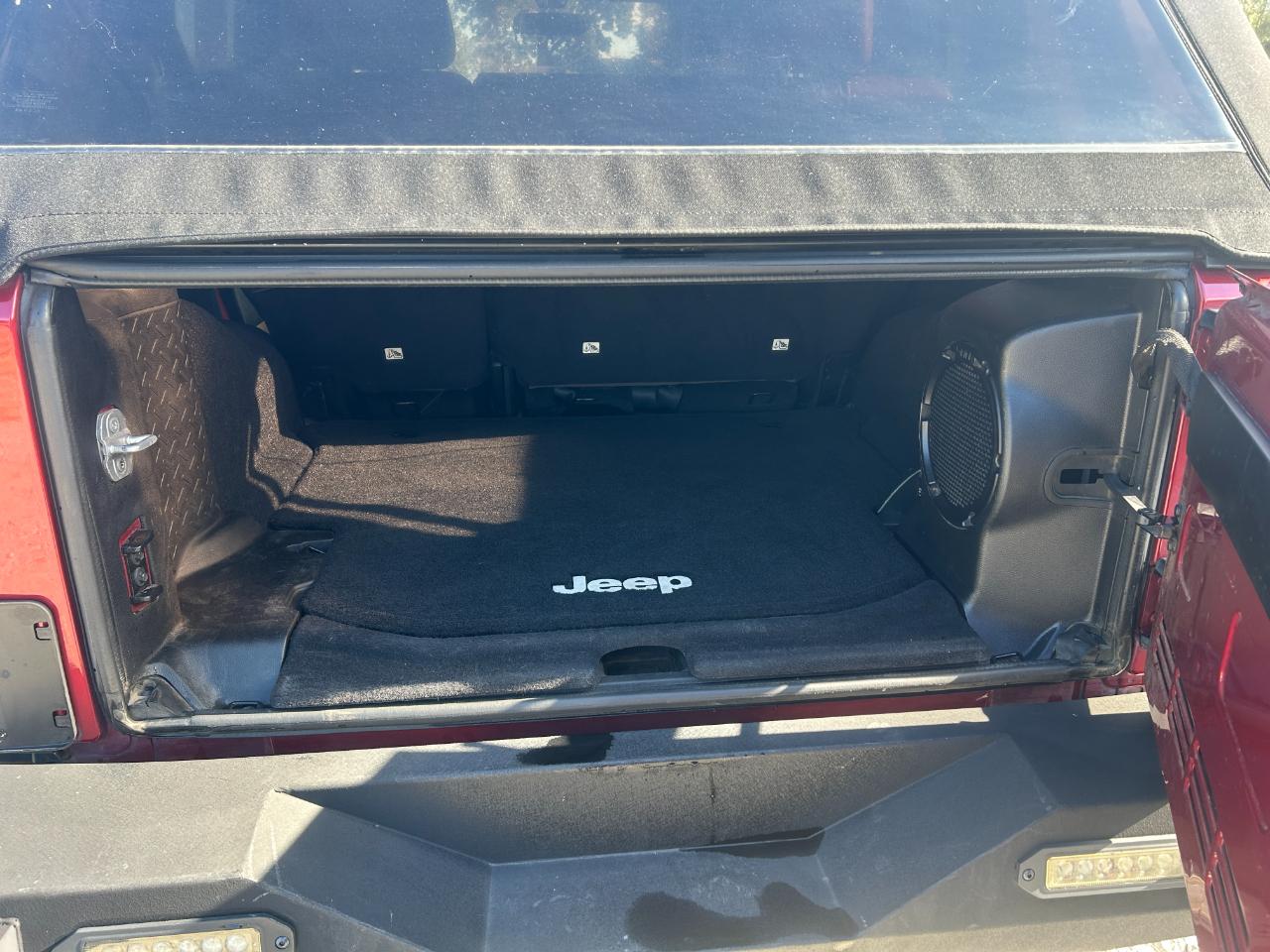 Jeep Wrangler Unlimited 4WD 4dr Sahara 2012