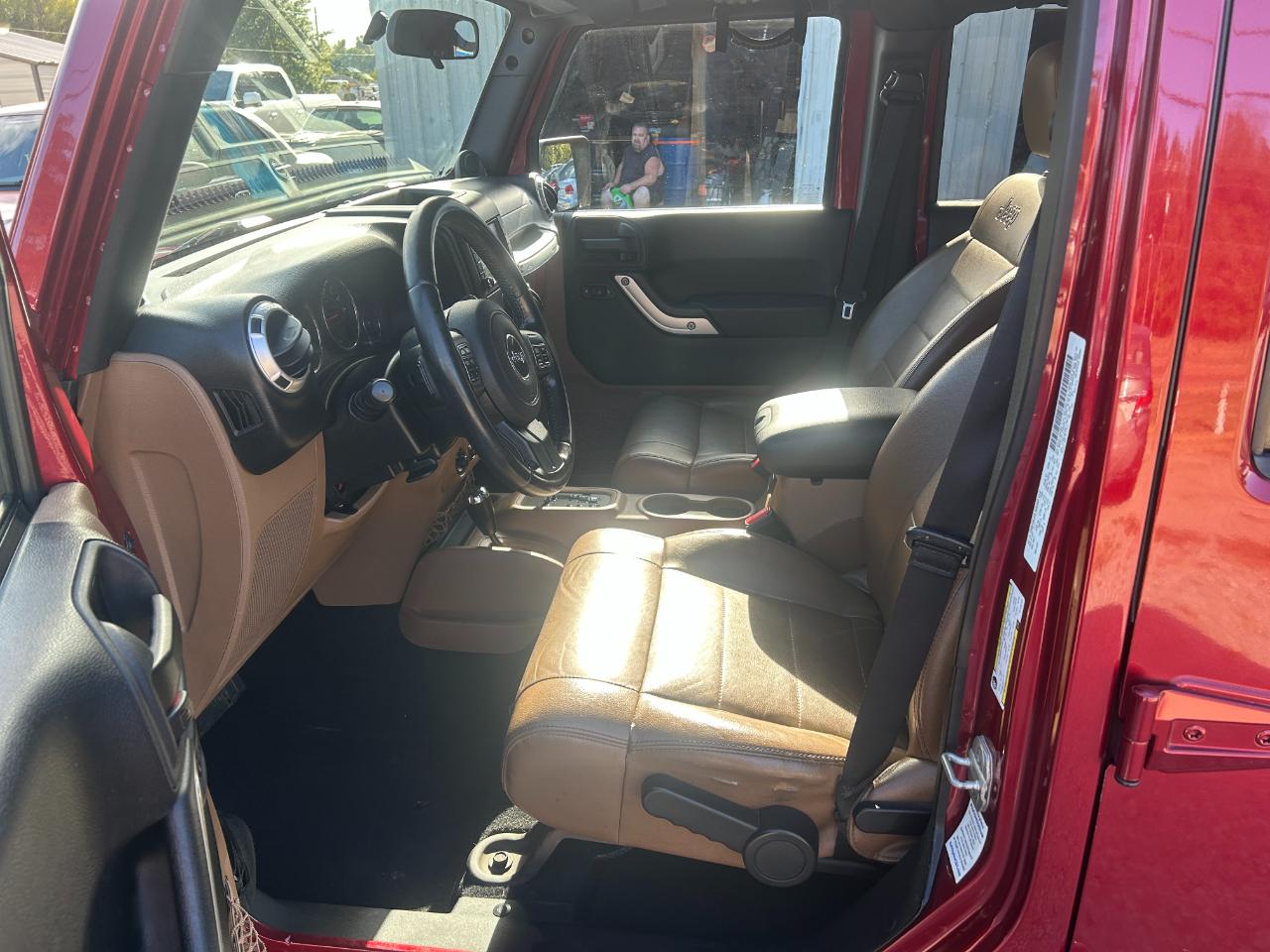 Jeep Wrangler Unlimited 4WD 4dr Sahara 2012