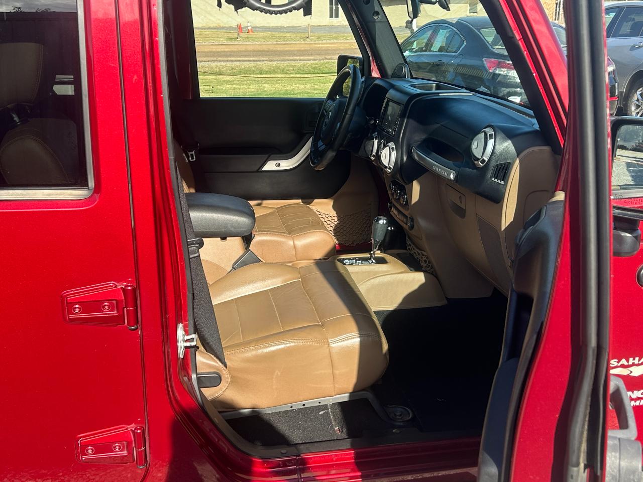 Jeep Wrangler Unlimited 4WD 4dr Sahara 2012