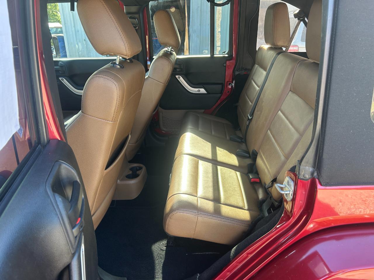 Jeep Wrangler Unlimited 4WD 4dr Sahara 2012