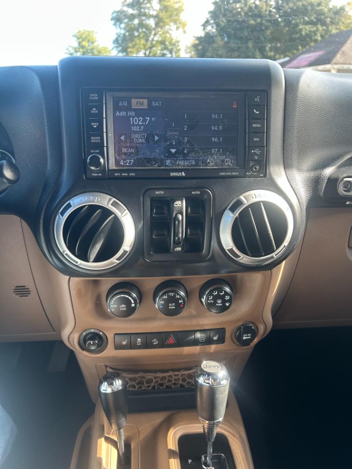 Jeep Wrangler Unlimited 4WD 4dr Sahara 2012
