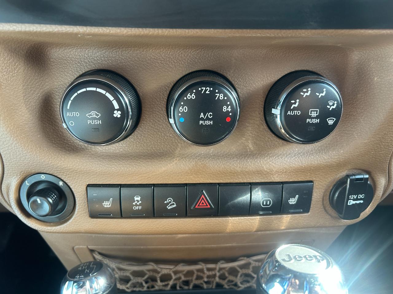 Jeep Wrangler Unlimited 4WD 4dr Sahara 2012