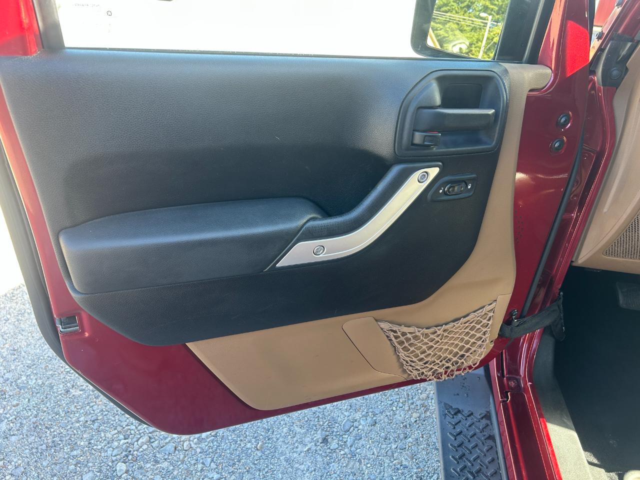 Jeep Wrangler Unlimited 4WD 4dr Sahara 2012