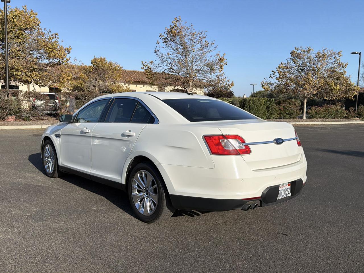 Ford Taurus Limited FWD 2010