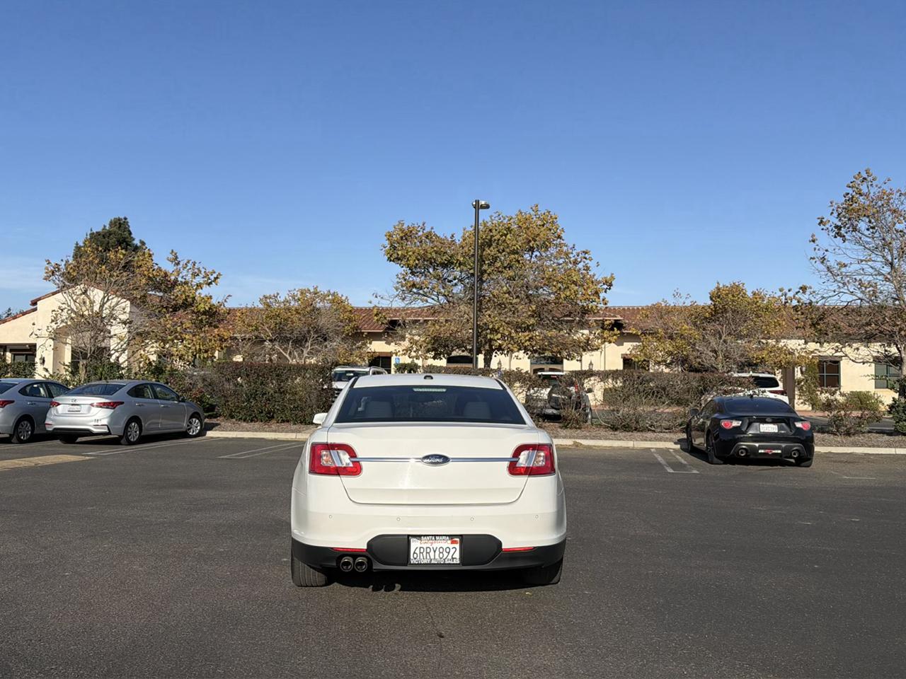 Ford Taurus Limited FWD 2010