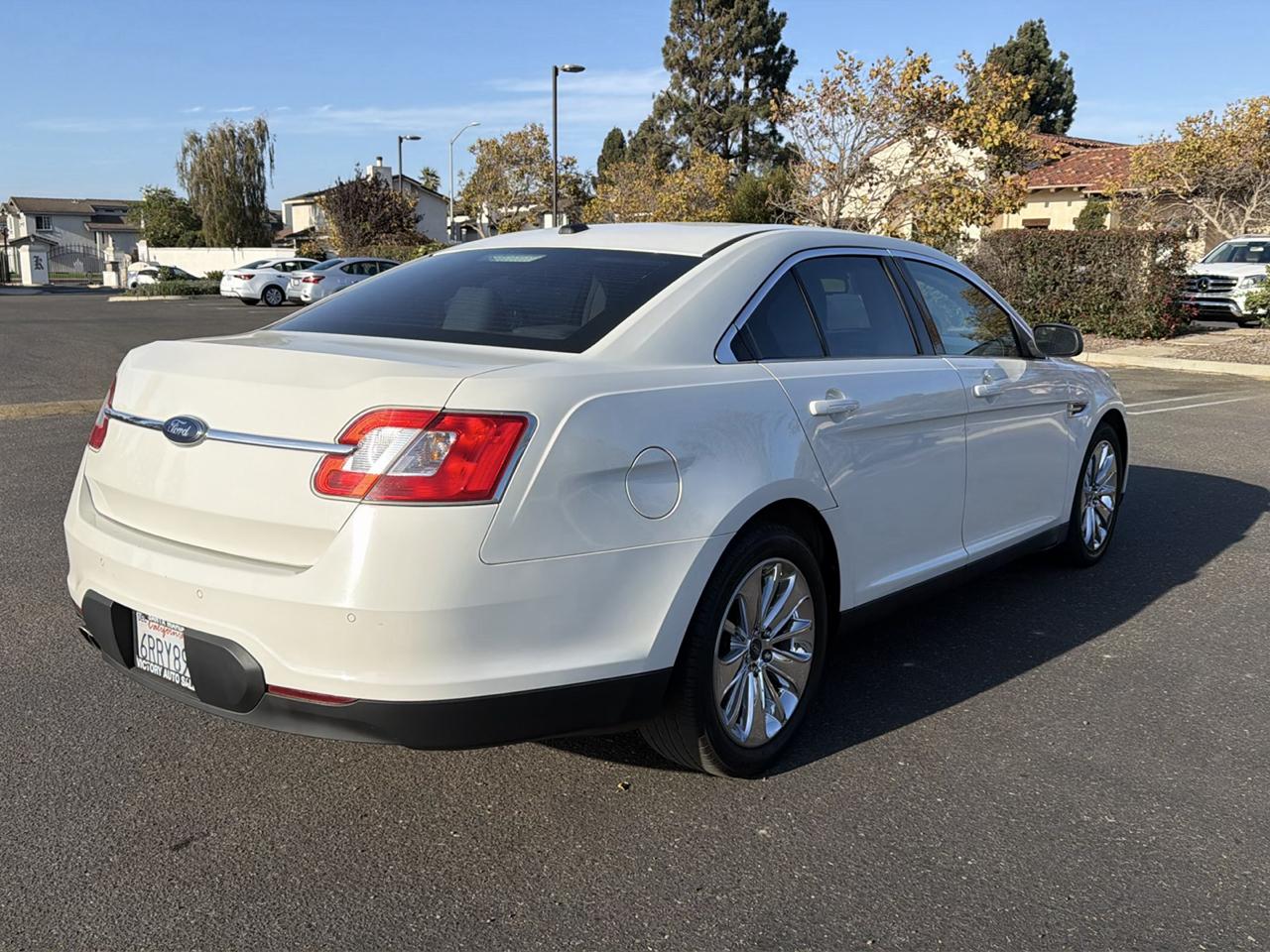 Ford Taurus Limited FWD 2010