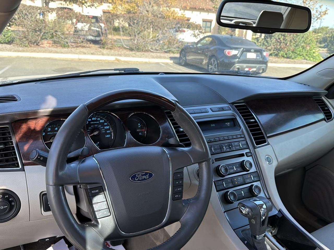 Ford Taurus Limited FWD 2010