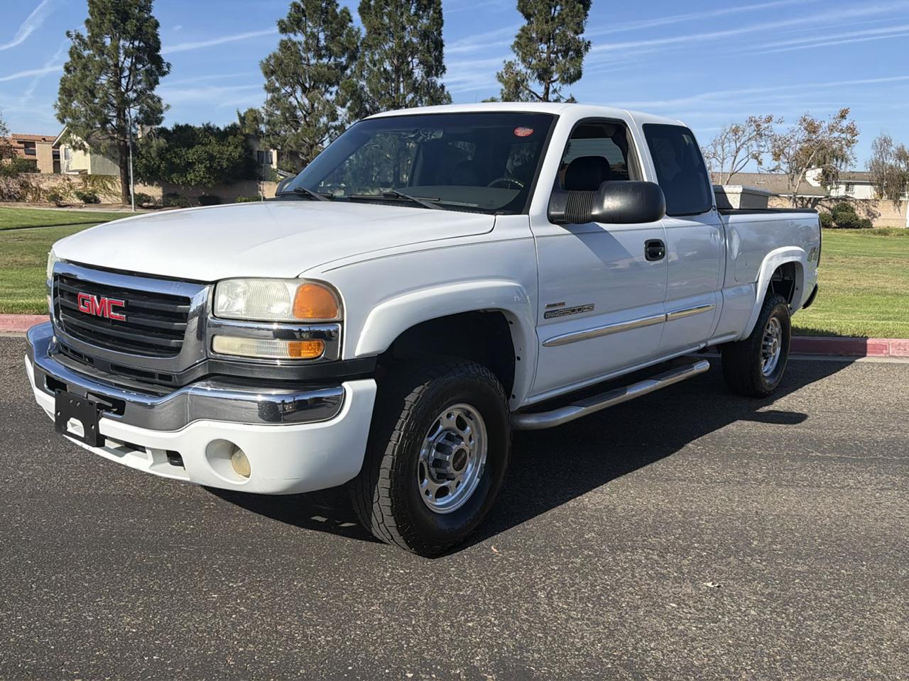 GMC Sierra 2500HD SLE Ext. Cab Long Bed 4WD 2004