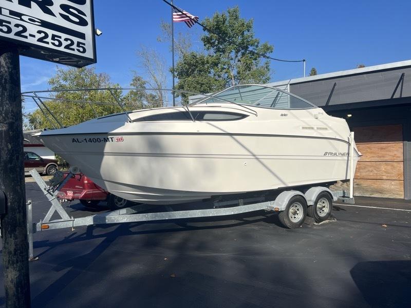Bayliner Pleasure Boat Base 2010