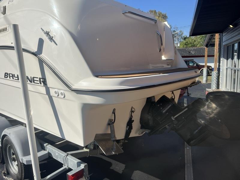 Bayliner Pleasure Boat Base 2010