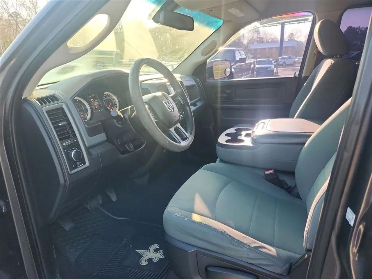 RAM 1500 Tradesman Quad Cab 4WD 2018