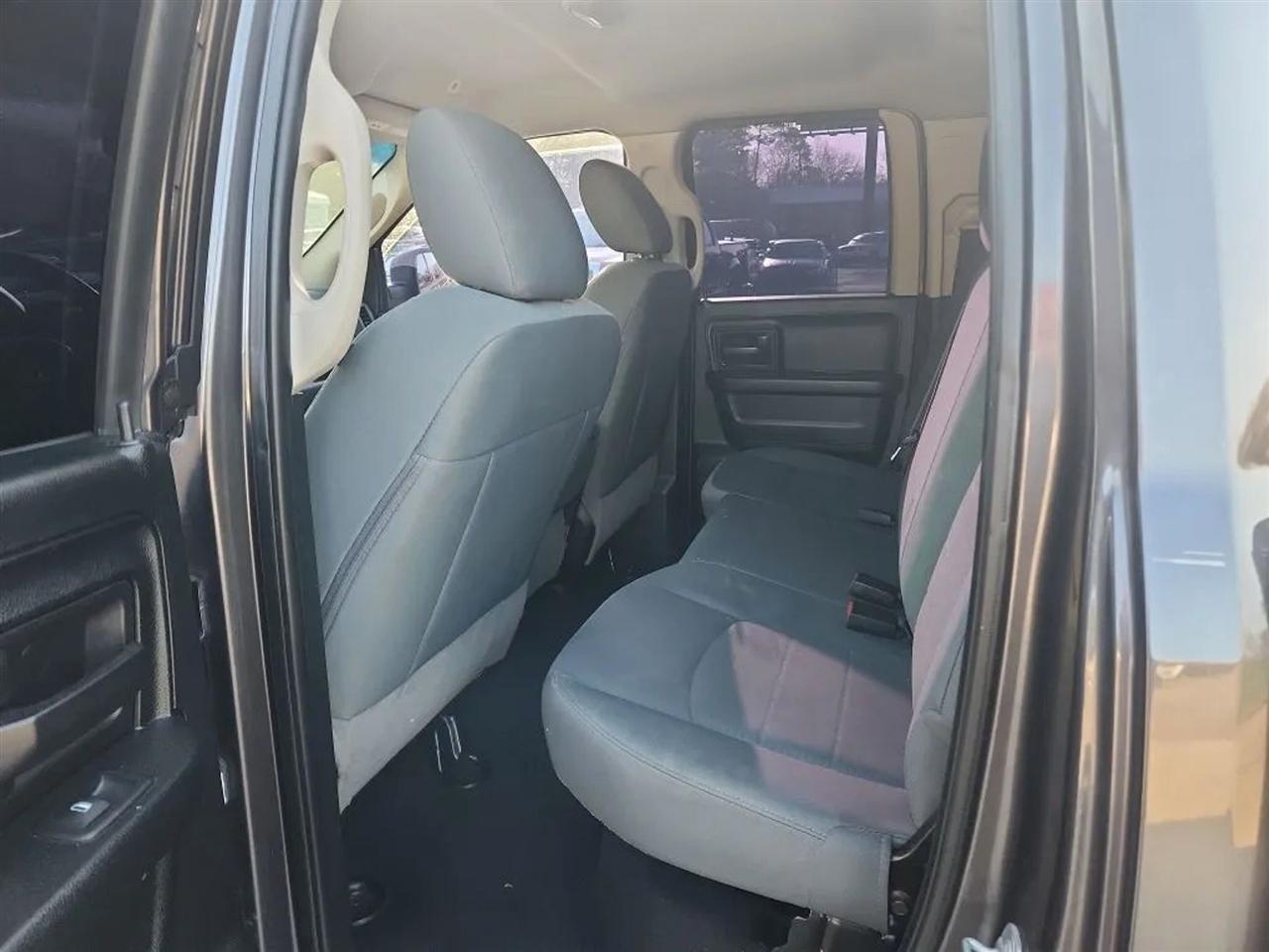 RAM 1500 Tradesman Quad Cab 4WD 2018