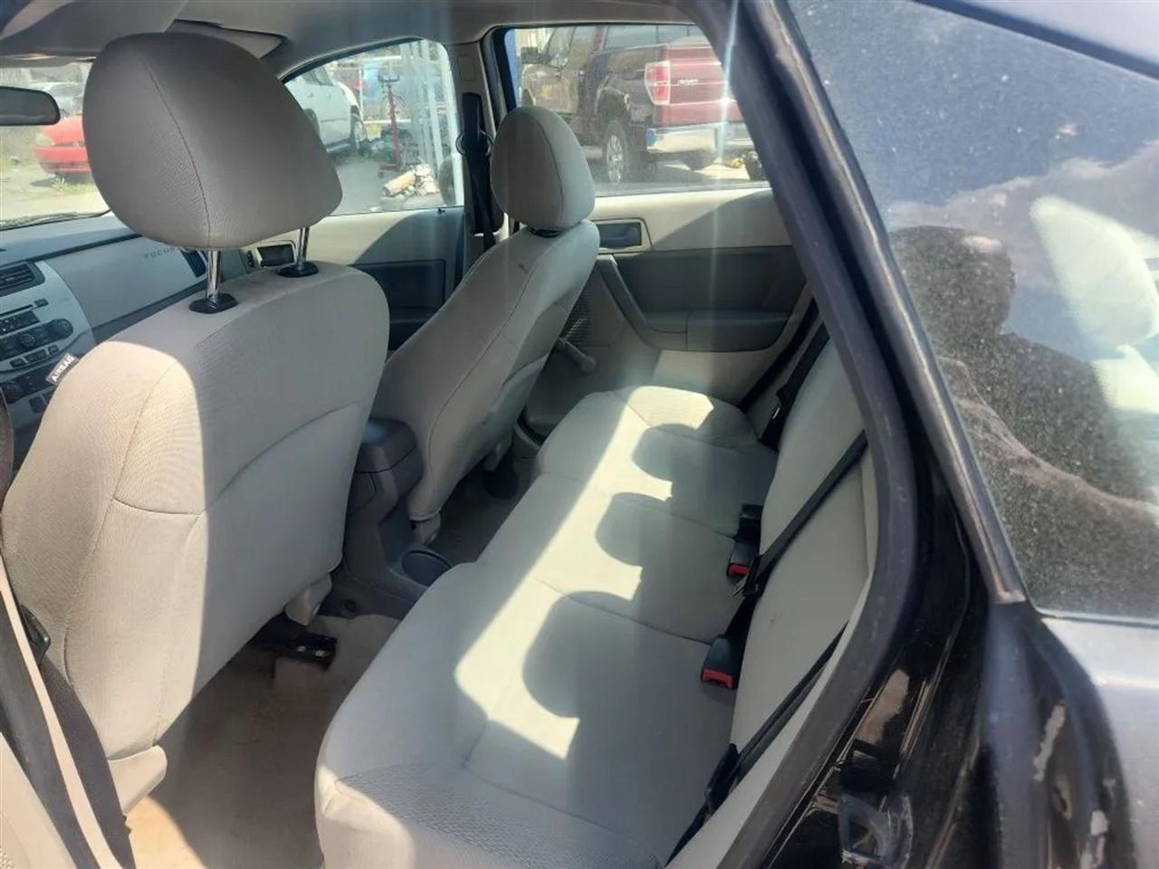 Ford Focus S Sedan 2011