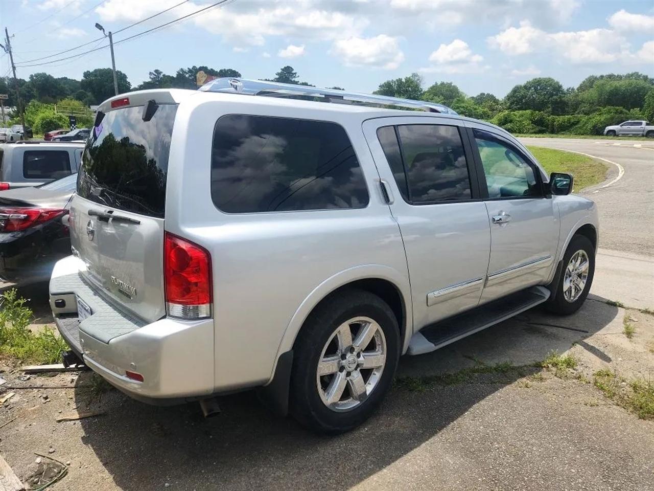 Nissan Armada Platinum 4WD 2012