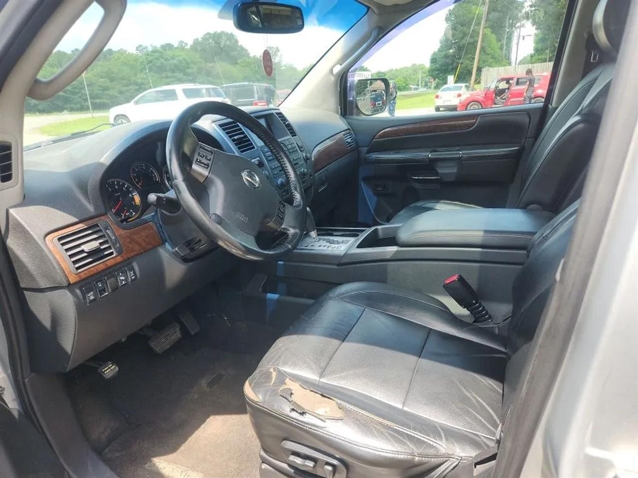 Nissan Armada Platinum 4WD 2012