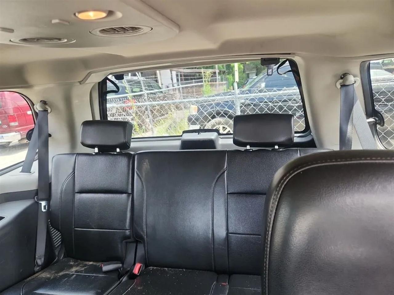 Nissan Armada Platinum 4WD 2012