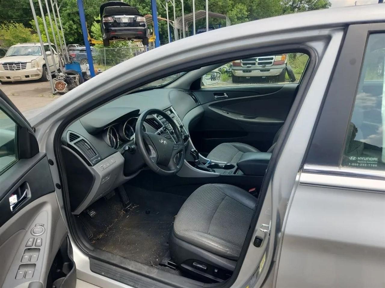 Hyundai Sonata SE Auto 2013
