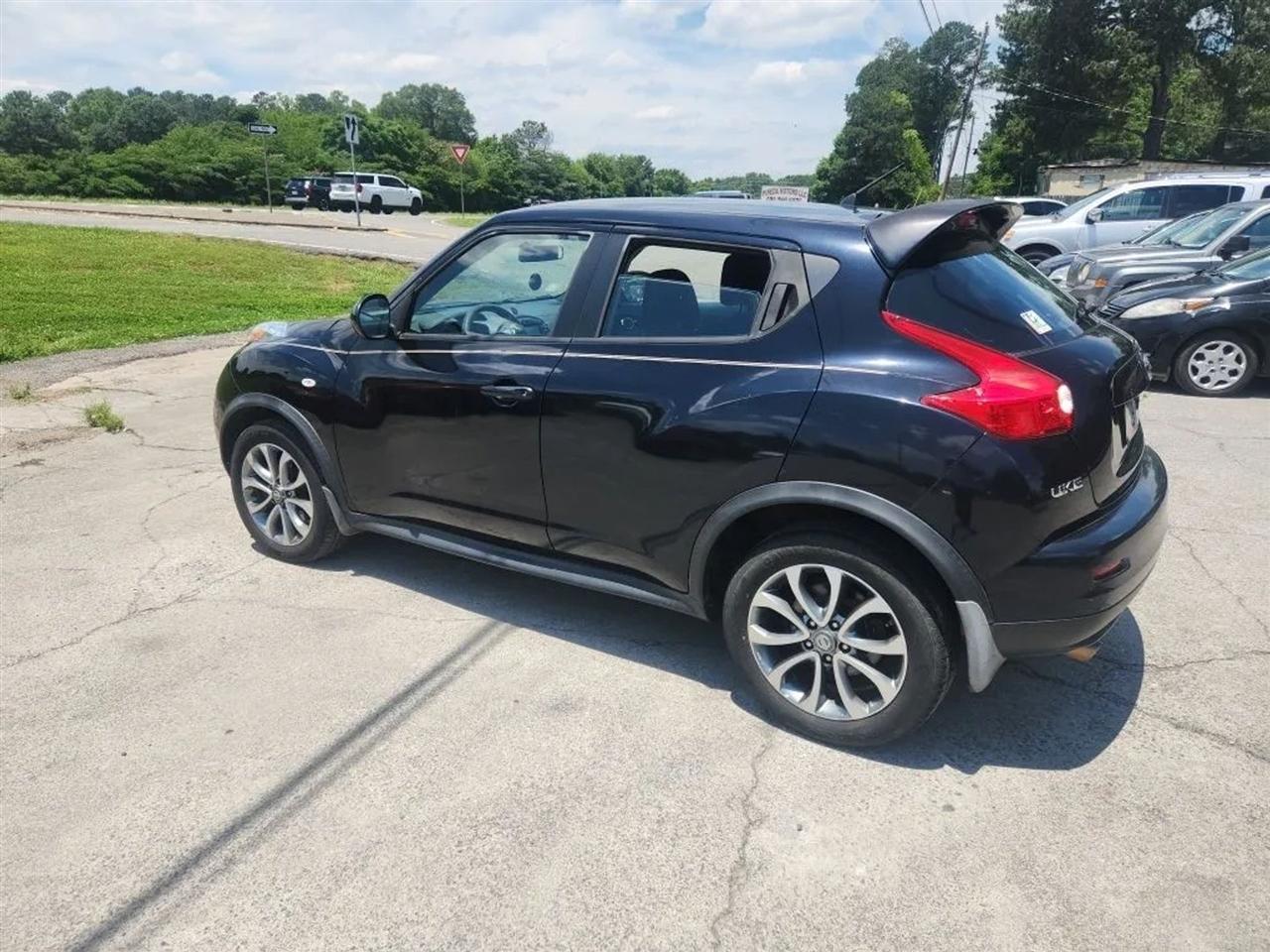 Nissan Juke S FWD 2011