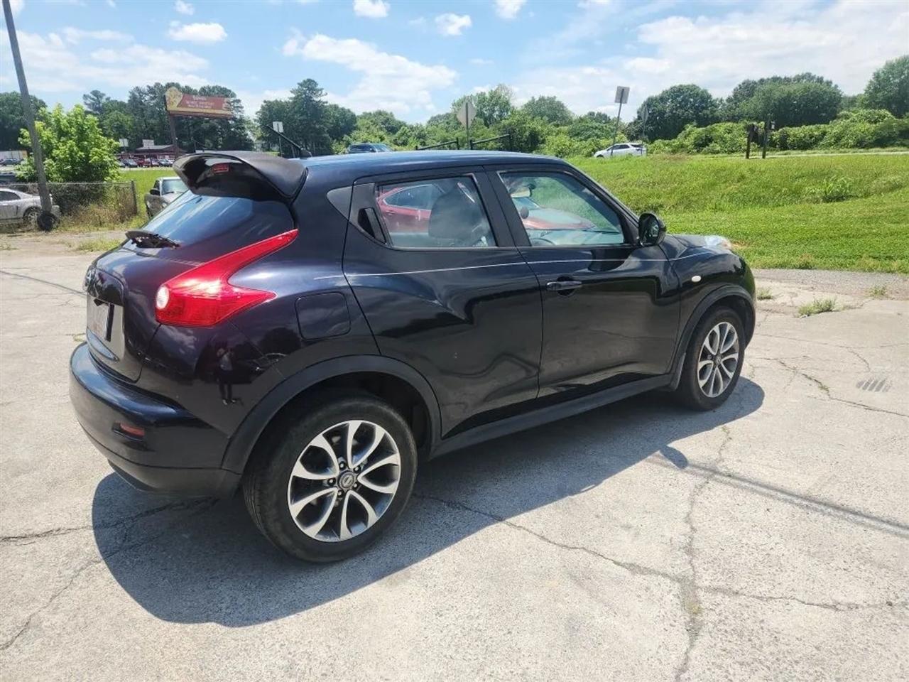 Nissan Juke S FWD 2011