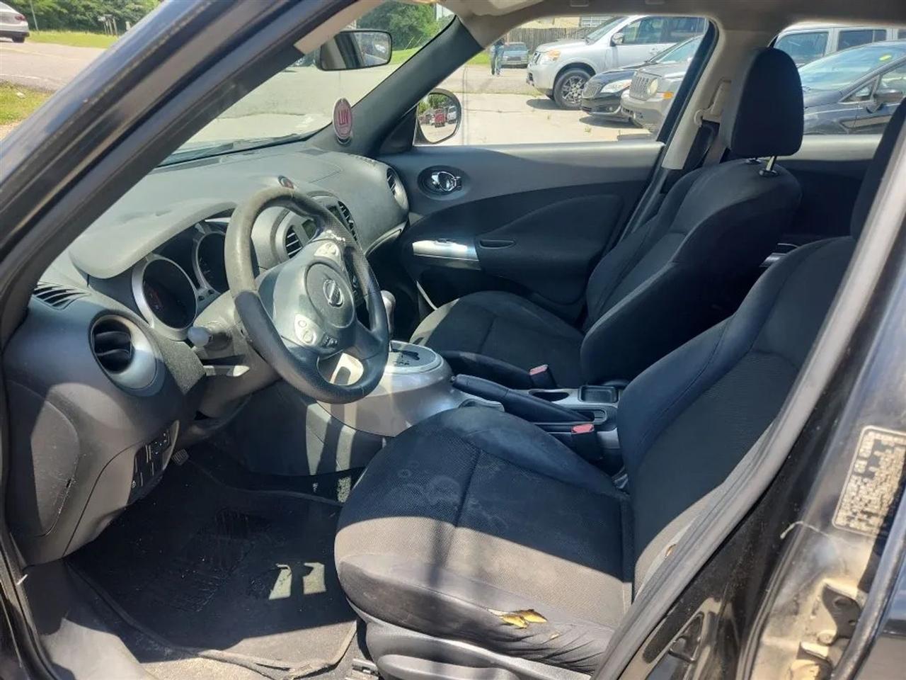 Nissan Juke S FWD 2011