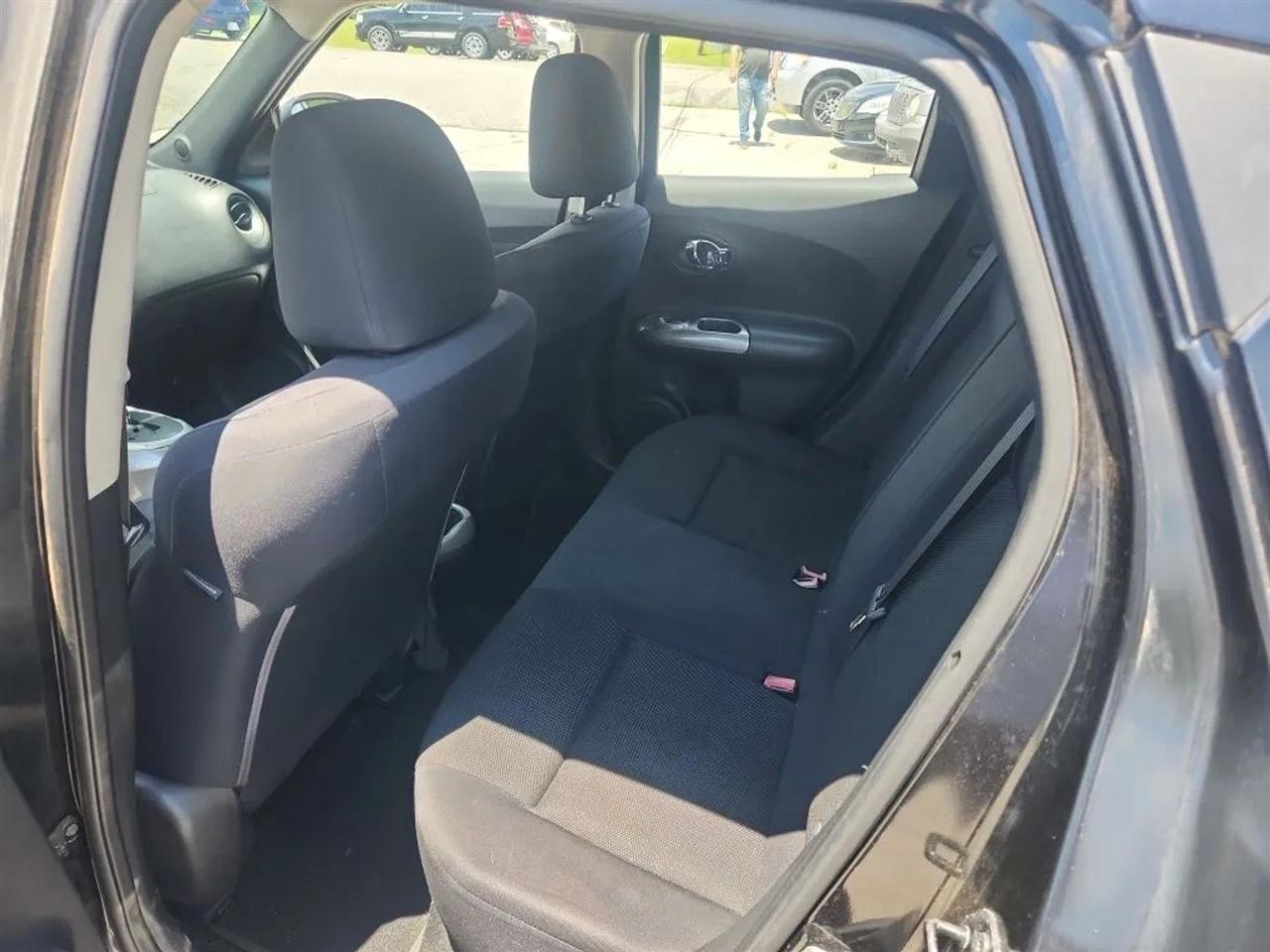 Nissan Juke S FWD 2011