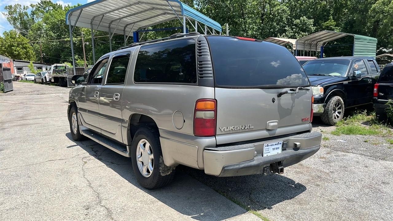GMC Yukon Denali XL 2002