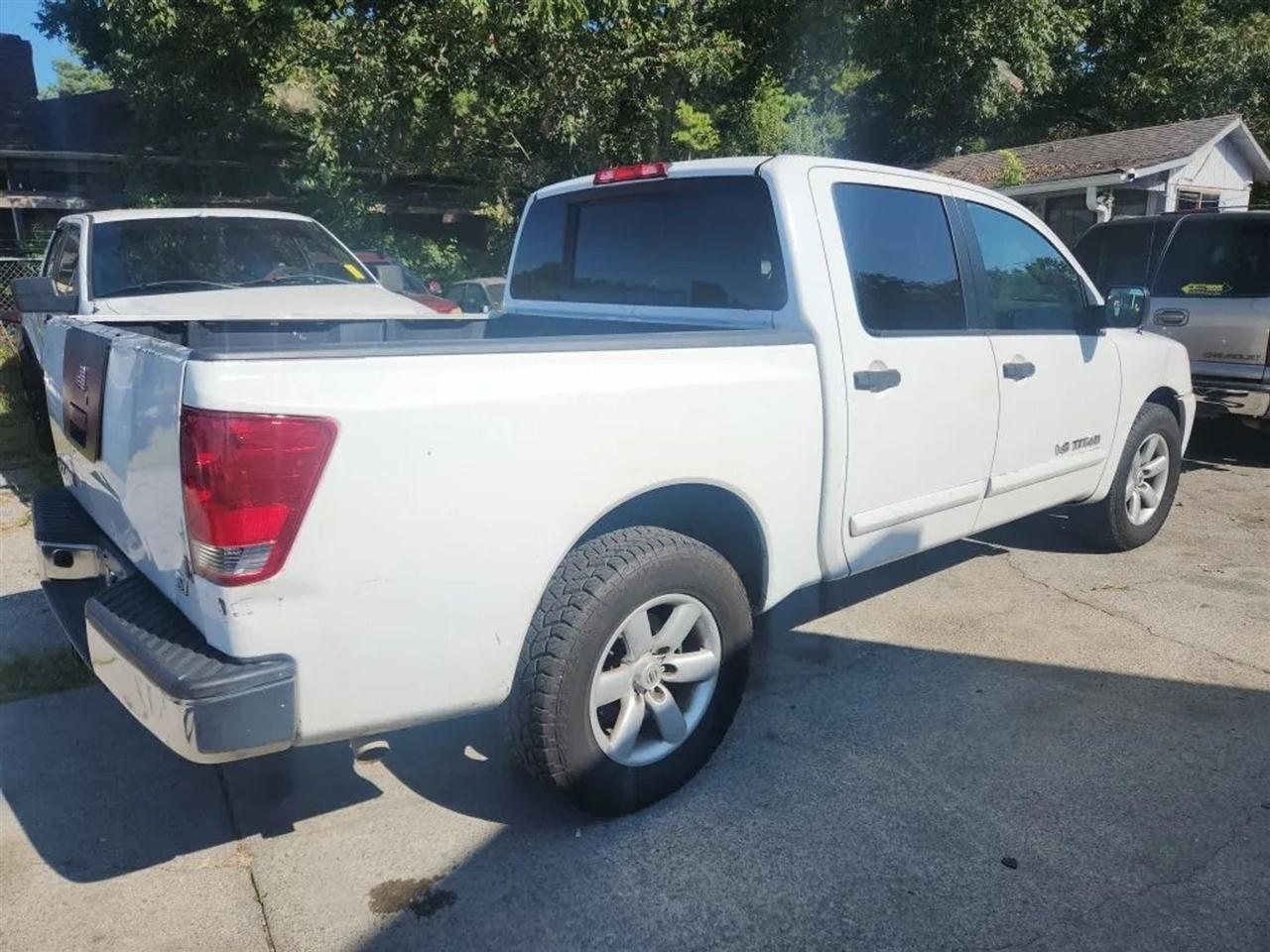 Nissan Titan SV Crew Cab 2WD 2012