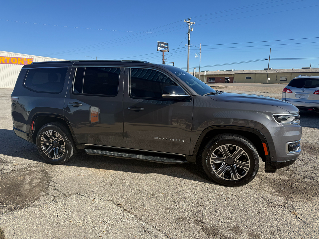 2023 Jeep Wagoneer Base 4WD