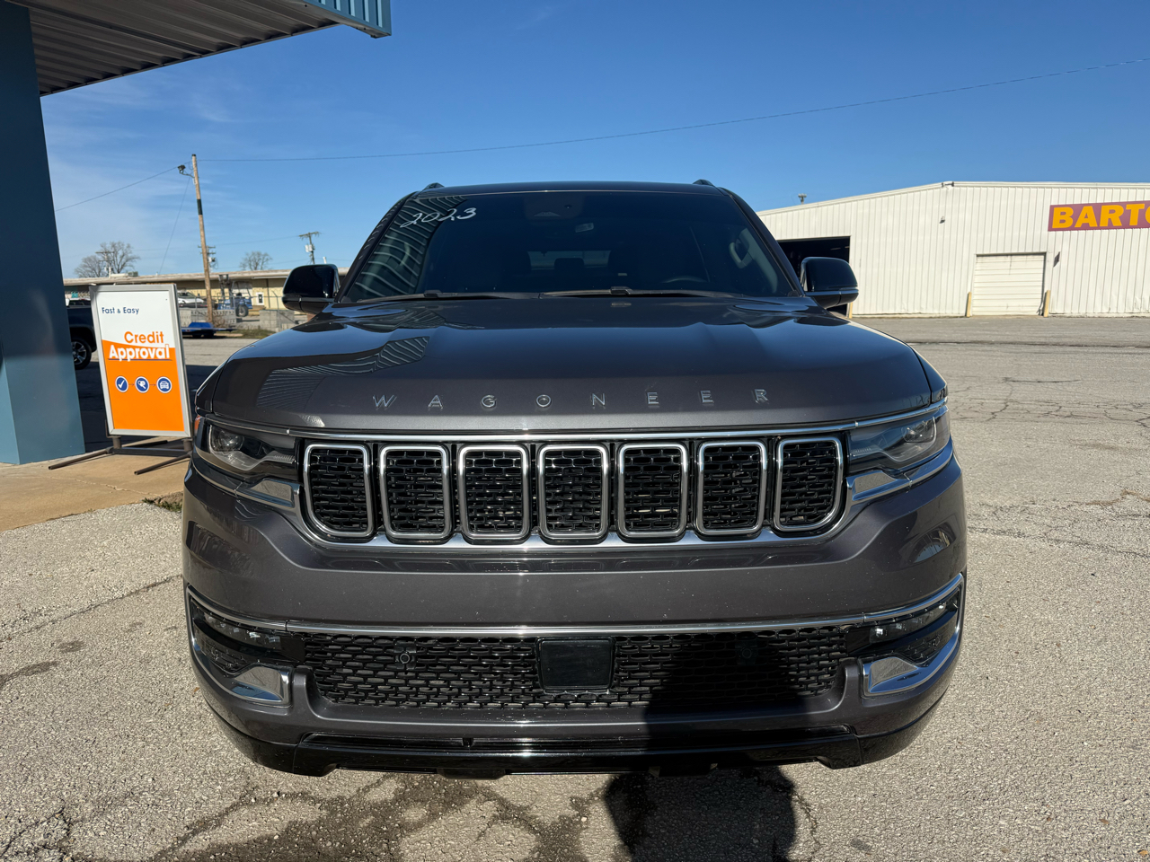 Jeep Wagoneer Base 4WD 2023