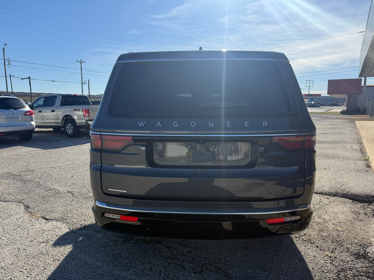 Jeep Wagoneer Base 4WD 2023