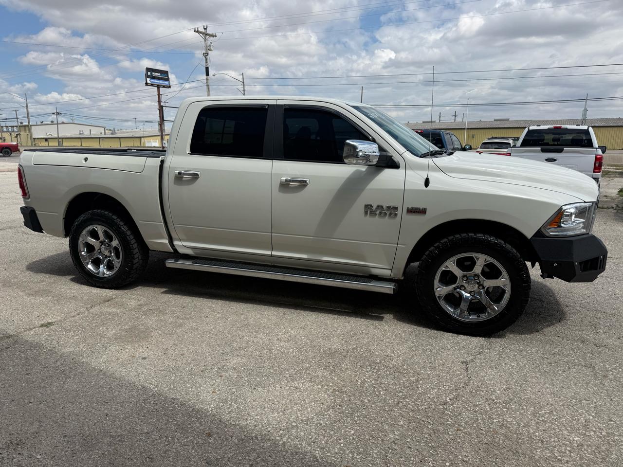 RAM 1500 Laramie 4x4 Crew Cab 5'7" Box 2017