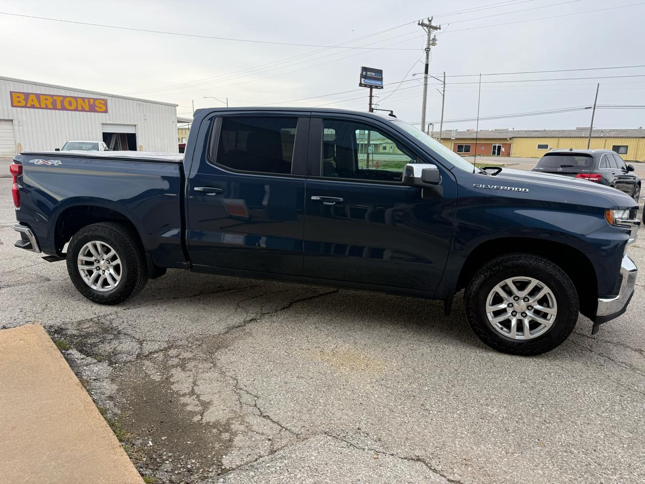 Chevrolet Silverado 1500 4WD Crew Cab 147" LT 2020