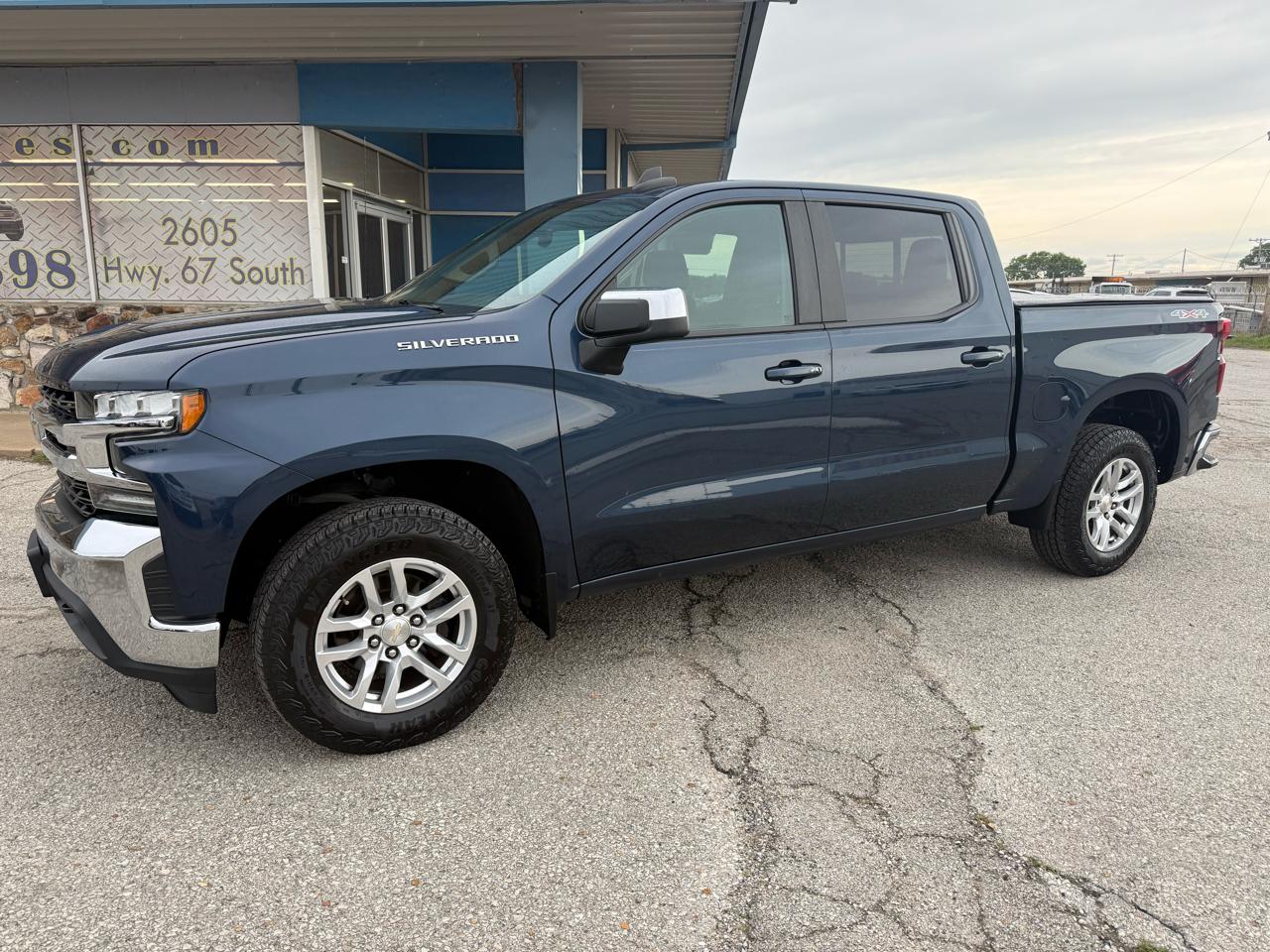 Chevrolet Silverado 1500 4WD Crew Cab 147" LT 2020