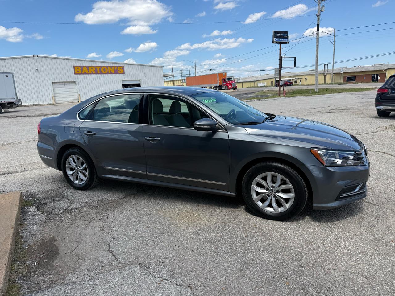Volkswagen Passat 4dr Sdn 1.8T Auto S PZEV 2016
