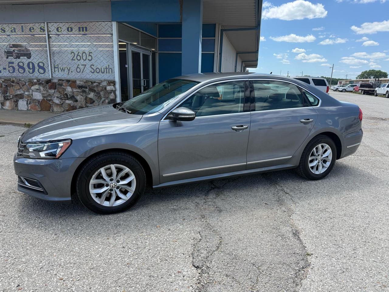 Volkswagen Passat 4dr Sdn 1.8T Auto S PZEV 2016