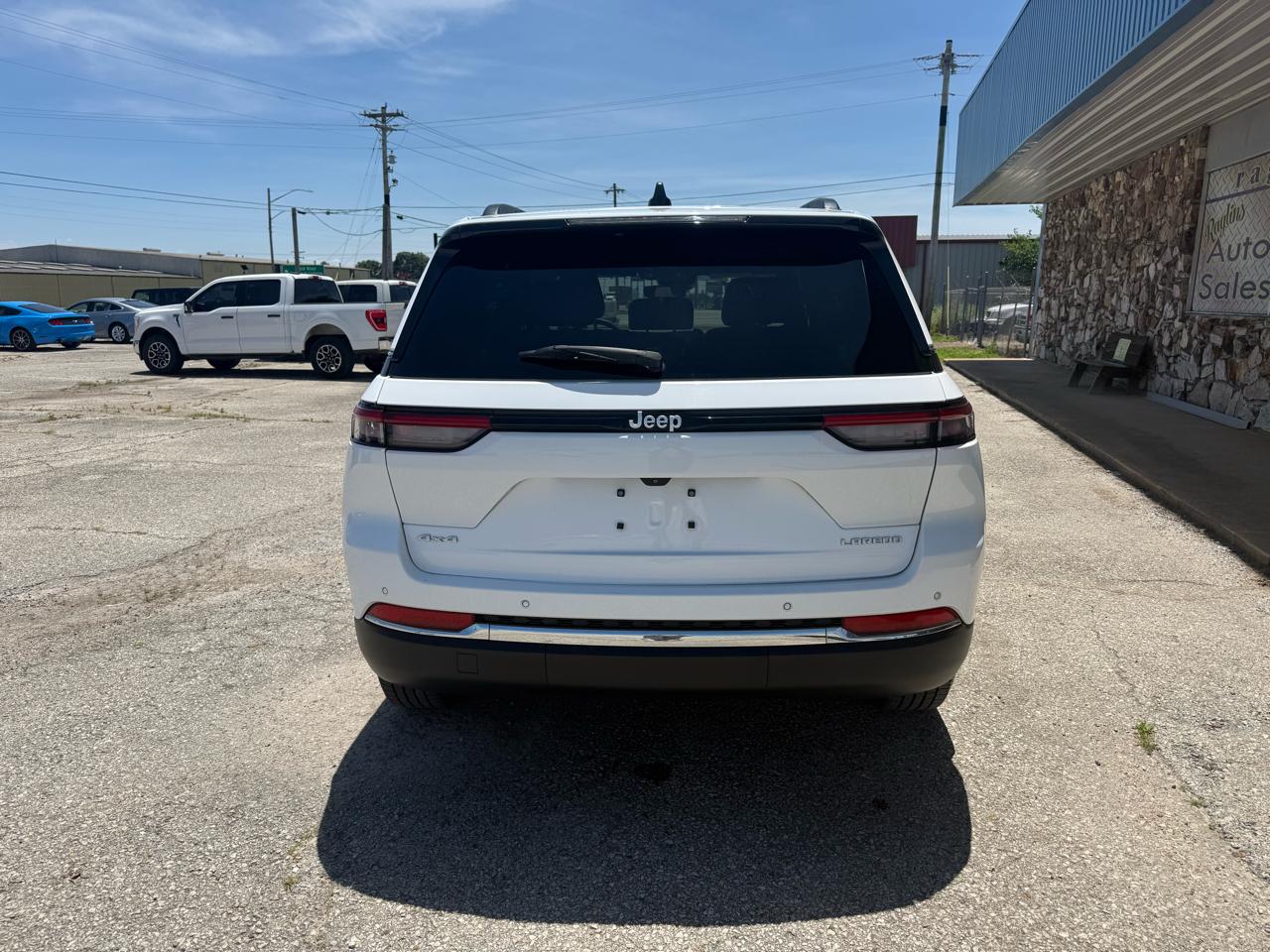 Jeep Grand Cherokee Laredo 4x4 2024