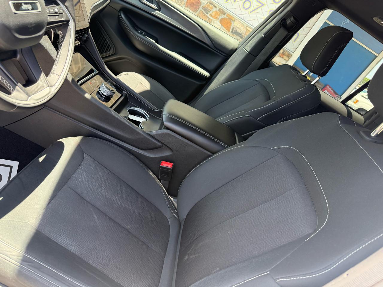 Jeep Grand Cherokee Laredo 4x4 2024