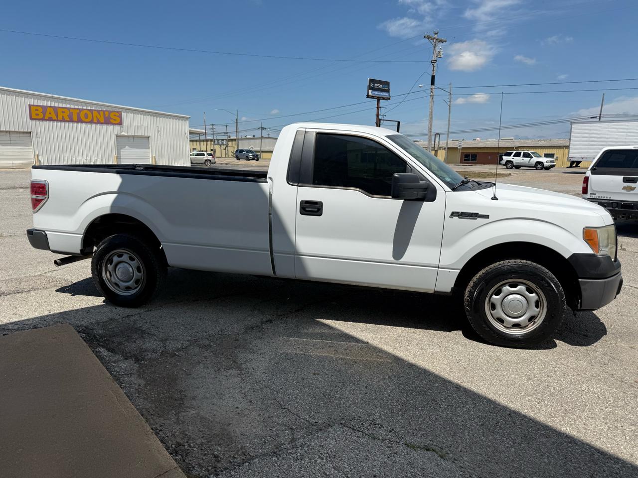 Ford F-150 2WD Reg Cab 145" XLT w/HD Payload Pkg 2011