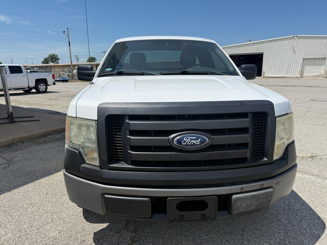 Ford F-150 2WD Reg Cab 145" XLT w/HD Payload Pkg 2011