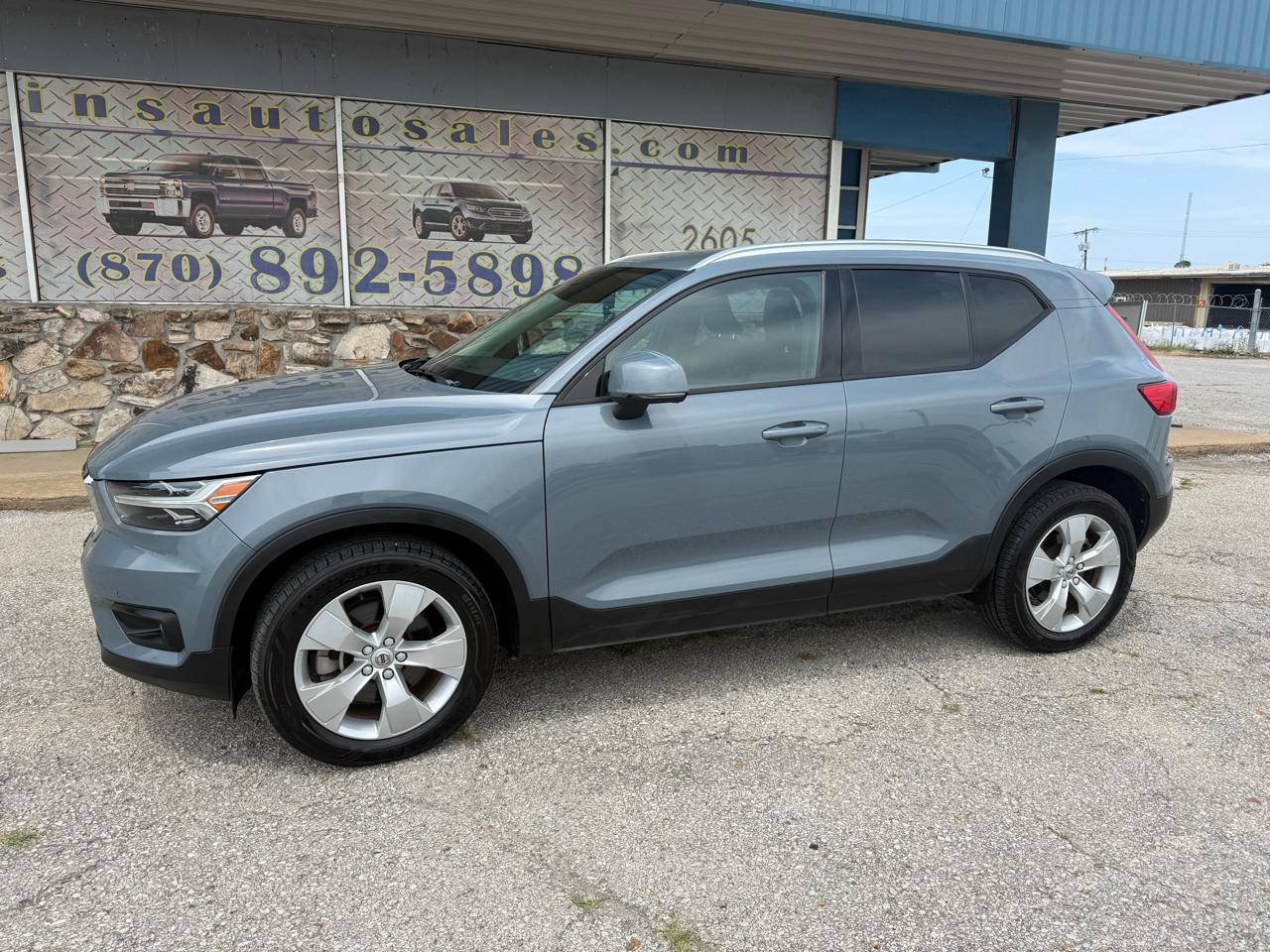 2022 Volvo XC40 T5 AWD Momentum