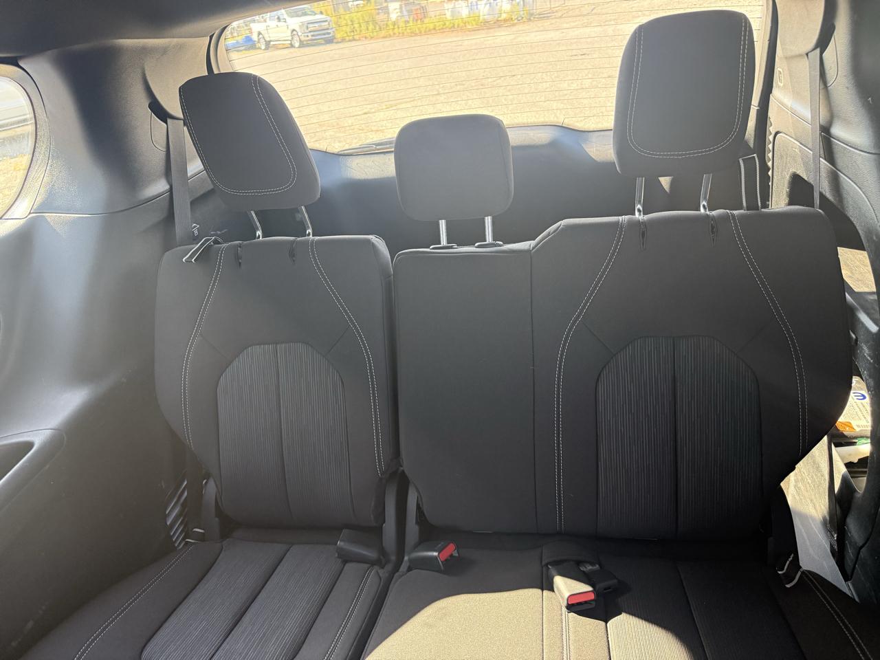 Chrysler Pacifica Touring FWD 2024